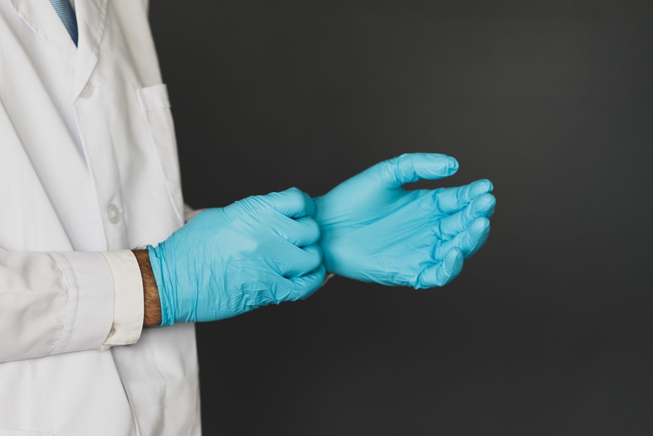 doctor-putting-on-gloves-2021-09-23-22-34-42-utc-1280x854.jpg